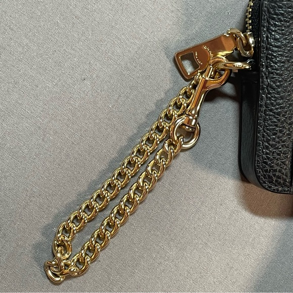 Coach Zip Card Case Wallet w/ Chain; Black Pebbled Leather with Gold Hardware - Picture 8 of 12